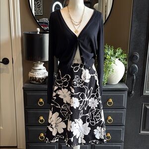 TALBOTS Black & White Floral Print A-Line Skirt Size 6P
